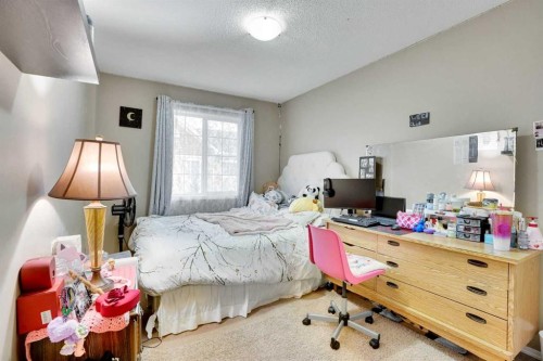 56 Country Village Manor Ne, Calgary, AB - Indoor Photo Showing Bedroom
