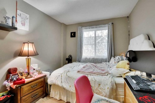 56 Country Village Manor Ne, Calgary, AB - Indoor Photo Showing Bedroom