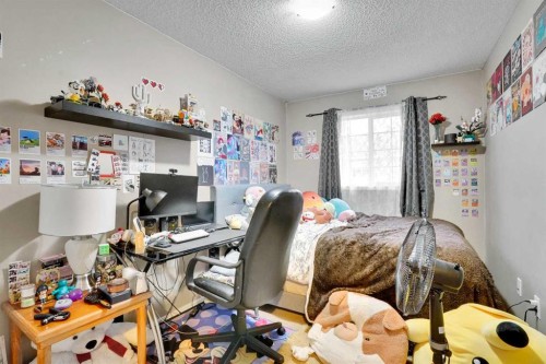 56 Country Village Manor Ne, Calgary, AB - Indoor Photo Showing Bedroom