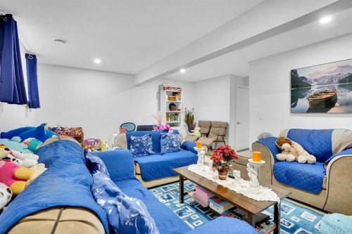 56 Country Village Manor Ne, Calgary, AB - Indoor Photo Showing Living Room