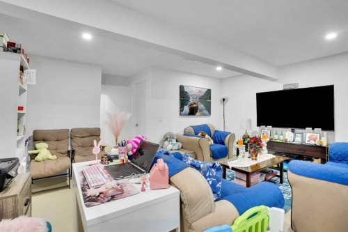 56 Country Village Manor Ne, Calgary, AB - Indoor Photo Showing Living Room