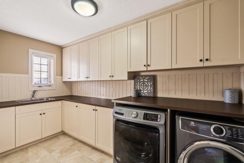 111 Marquis Cove Se, Calgary, AB - Indoor Photo Showing Laundry Room