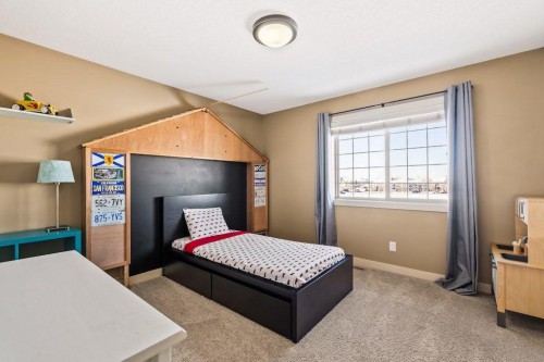 111 Marquis Cove Se, Calgary, AB - Indoor Photo Showing Bedroom