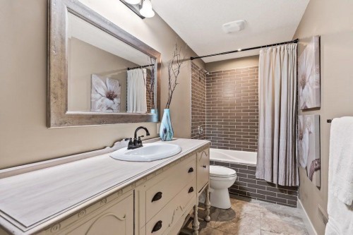 111 Marquis Cove Se, Calgary, AB - Indoor Photo Showing Bathroom