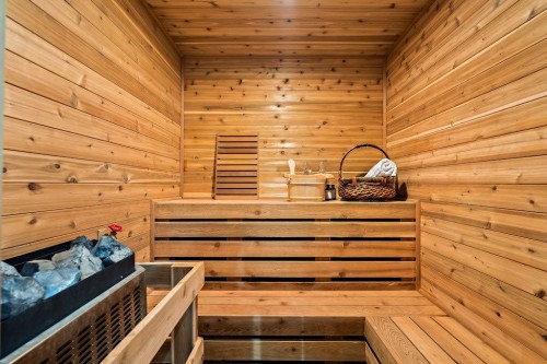 111 Marquis Cove Se, Calgary, AB - Indoor Photo Showing Other Room