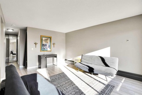 202-1529 26 Avenue Sw, Calgary, AB - Indoor Photo Showing Living Room