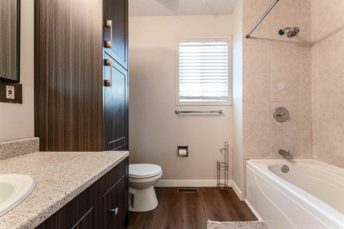 1101-829 Coach Bluff Crescent Sw, Calgary, AB - Indoor Photo Showing Bathroom