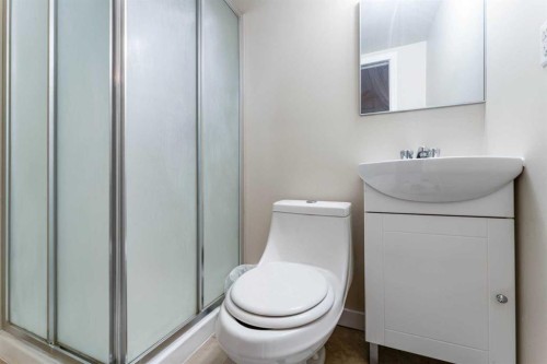 1101-829 Coach Bluff Crescent Sw, Calgary, AB - Indoor Photo Showing Bathroom