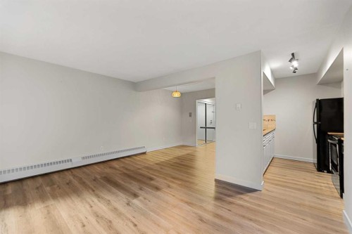 310-2204 1 Street Sw, Calgary, AB - Indoor Photo Showing Other Room