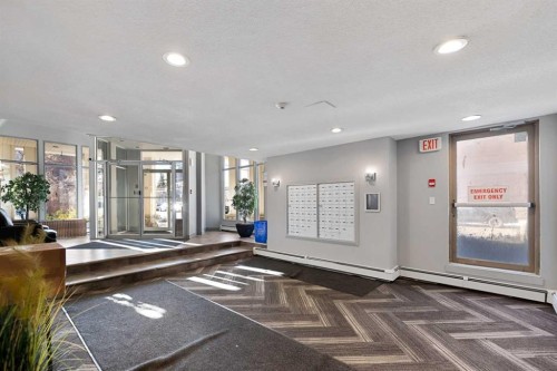 310-2204 1 Street Sw, Calgary, AB - Indoor Photo Showing Other Room