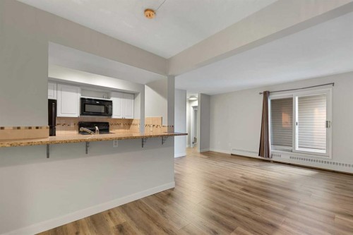 310-2204 1 Street Sw, Calgary, AB - Indoor Photo Showing Kitchen