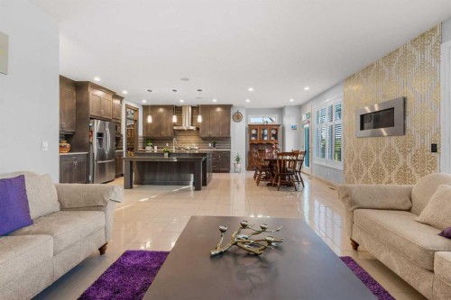 2233 Bayside Circle Sw, Airdrie, AB - Indoor Photo Showing Living Room
