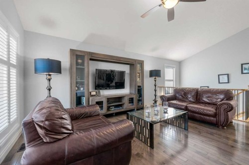 2233 Bayside Circle Sw, Airdrie, AB - Indoor Photo Showing Living Room