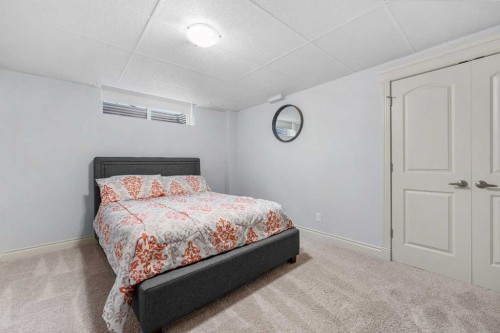 2233 Bayside Circle Sw, Airdrie, AB - Indoor Photo Showing Bedroom