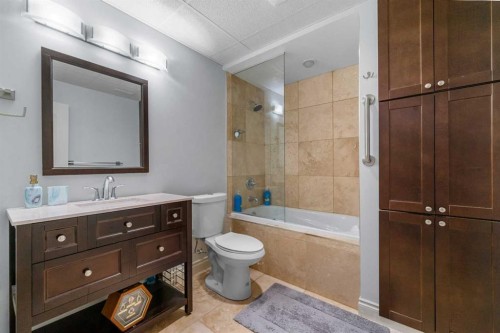 2233 Bayside Circle Sw, Airdrie, AB - Indoor Photo Showing Bathroom