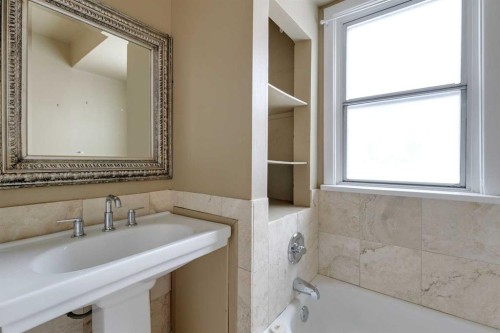 3226 7 Street Sw, Calgary, AB - Indoor Photo Showing Bathroom