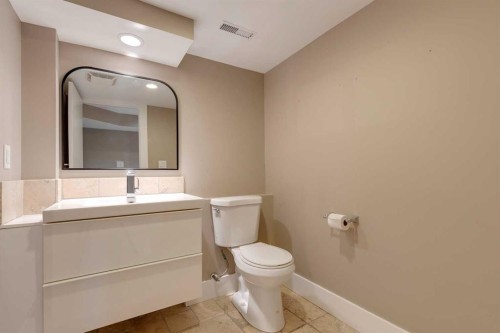 3226 7 Street Sw, Calgary, AB - Indoor Photo Showing Bathroom