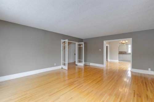 3226 7 Street Sw, Calgary, AB - Indoor Photo Showing Other Room