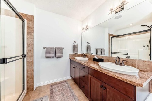 135 Autumn Close Se, Calgary, AB - Indoor Photo Showing Bathroom