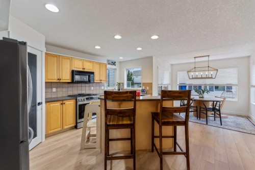 143 Prestwick Heath Se, Calgary, AB - Indoor Photo Showing Kitchen