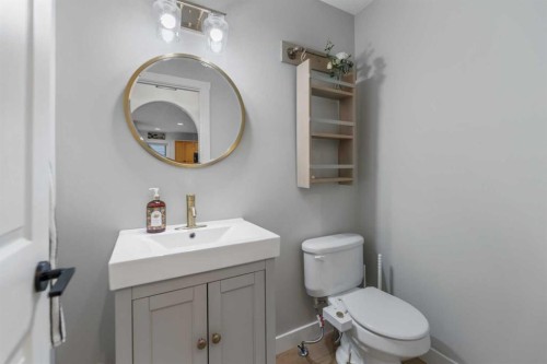 143 Prestwick Heath Se, Calgary, AB - Indoor Photo Showing Bathroom
