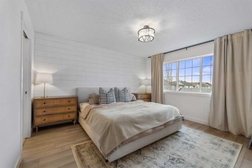143 Prestwick Heath Se, Calgary, AB - Indoor Photo Showing Bedroom