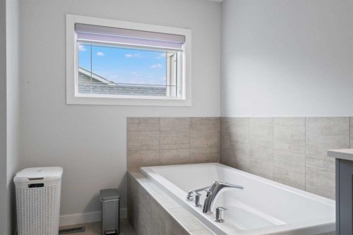 21 Seton Parade Se, Calgary, AB - Indoor Photo Showing Bathroom
