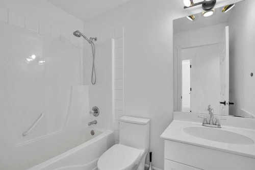 30 New Brighton Circle Se, Calgary, AB - Indoor Photo Showing Bathroom