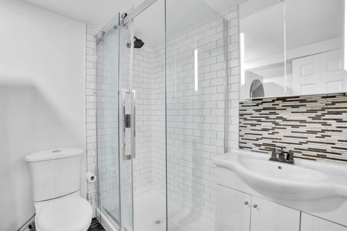 30 New Brighton Circle Se, Calgary, AB - Indoor Photo Showing Bathroom