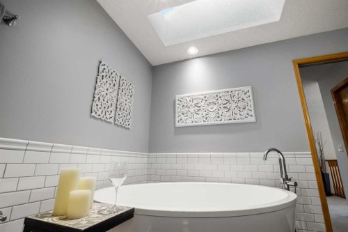 2331 Morris Crescent Se, Airdrie, AB - Indoor Photo Showing Bathroom