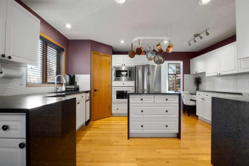 2331 Morris Crescent Se, Airdrie, AB - Indoor Photo Showing Kitchen