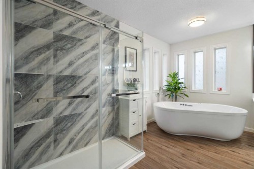 124 Cresthaven Place Sw, Calgary, AB - Indoor Photo Showing Bathroom