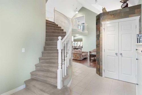 124 Cresthaven Place Sw, Calgary, AB - Indoor Photo Showing Other Room