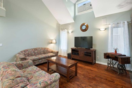 124 Cresthaven Place Sw, Calgary, AB - Indoor Photo Showing Living Room