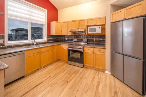 18 Hidden Creek Point Nw, Calgary, AB - Indoor Photo Showing Kitchen With Double Sink