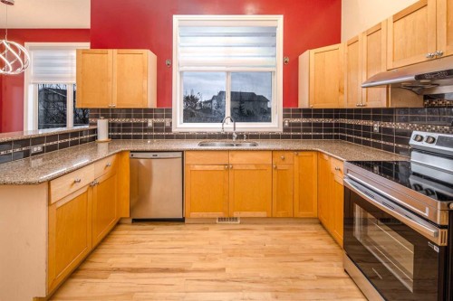 18 Hidden Creek Point Nw, Calgary, AB - Indoor Photo Showing Kitchen
