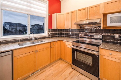 18 Hidden Creek Point Nw, Calgary, AB - Indoor Photo Showing Kitchen With Double Sink