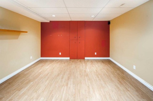 18 Hidden Creek Point Nw, Calgary, AB - Indoor Photo Showing Other Room