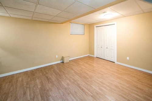 18 Hidden Creek Point Nw, Calgary, AB - Indoor Photo Showing Other Room