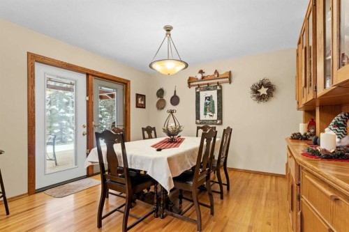 101-04042 Highway 587, Rural Red Deer County, AB - Indoor Photo Showing Dining Room