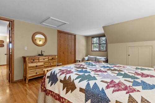 101-04042 Highway 587, Rural Red Deer County, AB - Indoor Photo Showing Bedroom