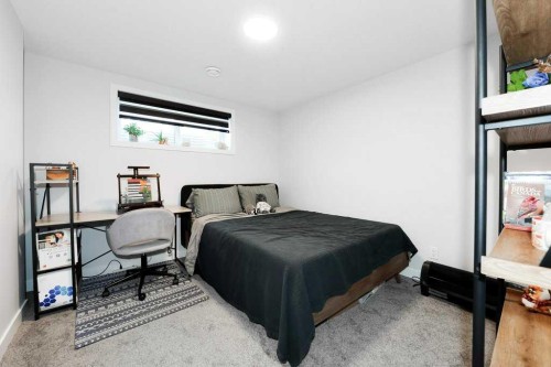 207 Aquila Way Nw, Calgary, AB - Indoor Photo Showing Bedroom