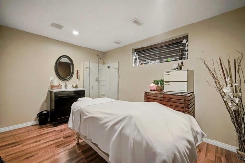 12 Tarawood Grove Ne, Calgary, AB - Indoor Photo Showing Bedroom