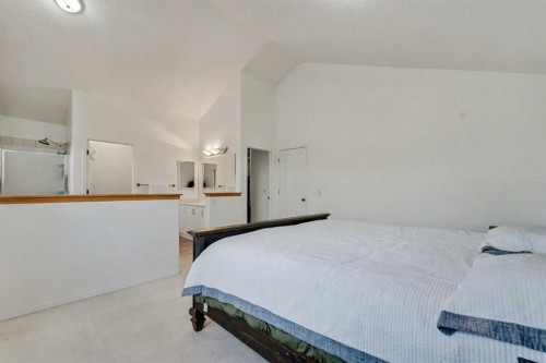 12 Tarawood Grove Ne, Calgary, AB - Indoor Photo Showing Bedroom