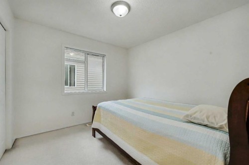 12 Tarawood Grove Ne, Calgary, AB - Indoor Photo Showing Bedroom