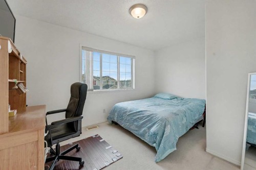12 Tarawood Grove Ne, Calgary, AB - Indoor Photo Showing Bedroom