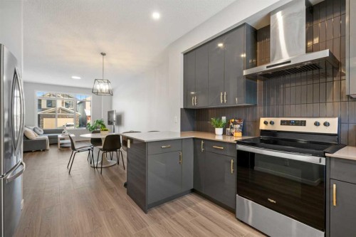 218 Edith Road Nw, Calgary, AB - Indoor Photo Showing Kitchen