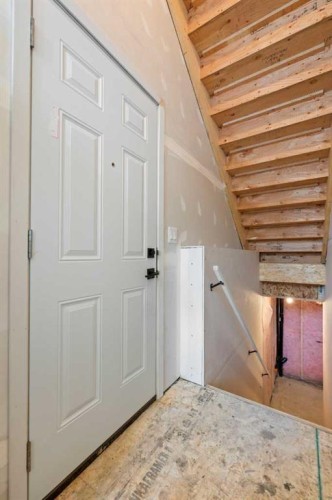 218 Edith Road Nw, Calgary, AB - Indoor Photo Showing Other Room