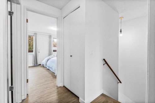 2036 39 Street Se, Calgary, AB - Indoor Photo Showing Other Room