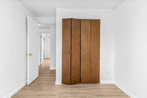 2036 39 Street Se, Calgary, AB - Indoor Photo Showing Other Room